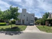 Casa Alquiler 4 ambientes a estrenar, 550m2, 1 cochera,...