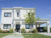 Casa Alquiler 5 ambientes 5 años, Sur, 3 cocheras, Av....