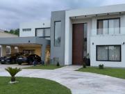 Casa Alquiler 7 ambientes, 1800m2, 2 cocheras, Av. Dardo...