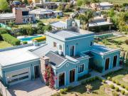 Casa Alquiler a estrenar 5 ambientes, 2 cocheras, 240m2,...