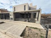 Casa alquiler Ayres del Limay, 3 dormitorios suite, 3...
