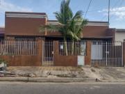 Casa alquiler Ringuelet 2 dormitorios parque cochera