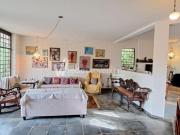 Casa Alto Padrão Clássica em Condomínio