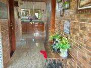 Casa alto padrão com 4/ sendo 3 suítes no Conjunto...