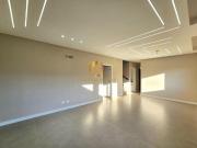 Casa Alto Padrão de esquina com amplo terreno e...