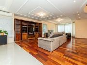 Casa Alto Padrão em condomínio fechado, com quinta