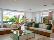 Casa alto padrão em condomínio Pé na Areia