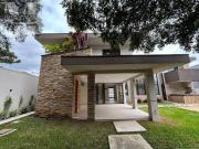 CASA ALTO PADRÃO NO CONDOMÍNIO WEEKEND, Á 10 MINUTOS DO...