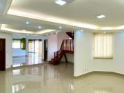 CASA ALTO PADRAO SETOR NOVA SUIÇA Casa de Rua com 5...