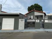 Casa Alugar, 3 Dormitórios localizado em Rua Manoel...