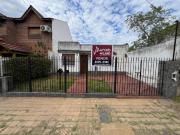 Casa americana con jardín y quincho en Morón