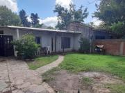 CASA AMERICANA EN AMPLIO TERRENO A METROS AV. MARTIN...