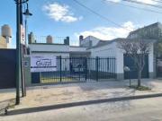 CASA AMERICANA EN VENTA 3 AMBIENTES GARAGE JARDIN...
