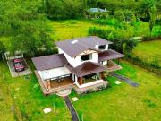 Casa Amiyacu: Hogar campestre/moderno en una comunidad...
