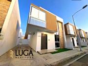 Casa amoblada en renta, urbanización privada frente al...