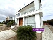 Casa amoblada en venta – Urbanización Montecristi Golf