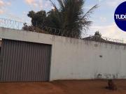 Casa ampla, 3 quartos, ótima localização perto de tudo,...