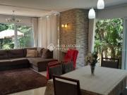 Casa ampla à venda, com projeto diferenciado, ela possui...