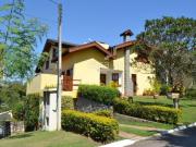 CASA AMPLA, AREJADA COM LINDA VISTA PARA MATA NATIVA À...