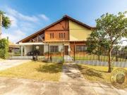 Casa ampla com 4 dormitórios no Atuba