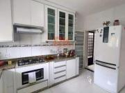 Casa ampla de 2 pavimentos à venda no bairro Dona Clara