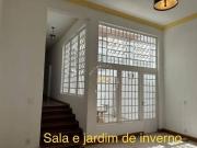 CASA AMPLA E REFORMADA EM LOCALIZAÇÃO ESTRATÉGICA NO...