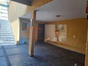 Casa ampla, em local com fácil acesso ao metrô, shopping.