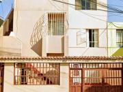 Casa amplia 3 pisos, con Dpto independiente en 3° Piso...