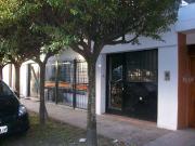 Casa amplia, cochera, local, apta crédito