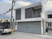 Casa amplia con 192 m² de construcción y cochera techada...