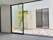 Casa Amplia con 1 recámara en planta baja en coto La...