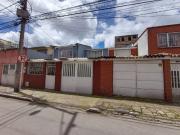 Casa amplia con antejardín, oficina y jardín trasero –...