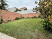 Casa Amplia con Gran Jardín en Fundo Monterrico en Calle...