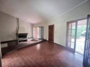 Casa amplia con gran terreno en Argüello apta crédito...