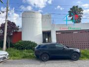 Casa amplia con jardín, terrazas y 4 recámaras para renovar