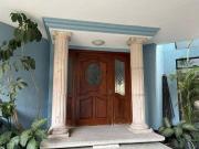 Casa amplia con muy buena ubicación, cerca de CAXA