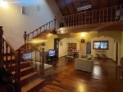 CASA AMPLIA CON PILETA Y QUINCHO