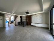 Casa amplia con servicios cercanos