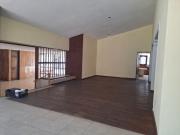 Casa amplia con uso de suelo comercial