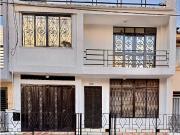 Casa amplia de 3 niveles con terraza en Colseguros – Cali