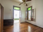 Casa amplia de 4 amb en Liniers