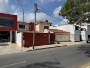 Casa amplia en avenida Villas la Hacienda para uso comercial