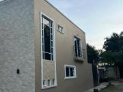 Casa Amplia en Coto, En Esquina