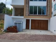 CASA AMPLIA EN FRACC. TEJONES ALTOZANO, COCHERA TECHADA,...