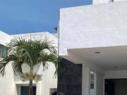 casa amplia en privada