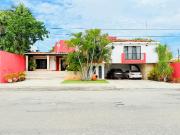 CASA AMPLIA EN RENTA EN JARDINES DE MERIDA