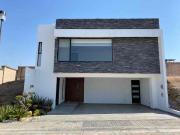 Casa amplia en renta en Lomas de Angelópolis II