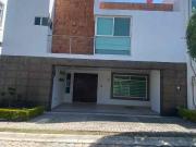 CASA AMPLIA EN RENTA LOMAS DE ANGELOPOLIS