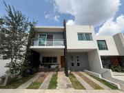 Casa Amplia en Venta en condominio en Arbolada Bosques...