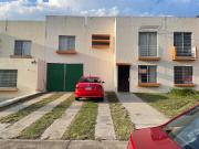 Casa Amplia en Venta en Fraccionamiento Privado Frente a...